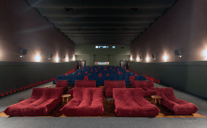 Cinesala tem poltronas que parecem camas - Imagem: cinesala Cinesala tem poltronas que parecem camas - Imagem: cinesala