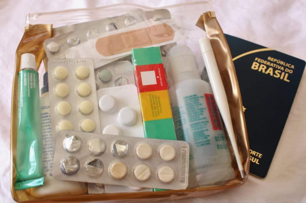 embalagem-remédios-viagem-internacional