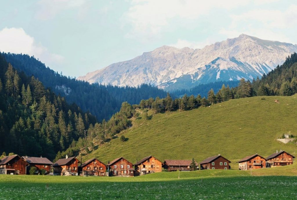 SUÍÇA OFERECE TESTE DE COVID-19 GRATUITO PARA OS TURISTAS