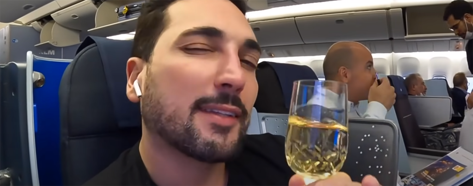 Como é voar na executiva da KLM da Holanda para o Brasil
