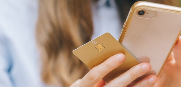 Bancos digitais oferecem benefícios de viagem?