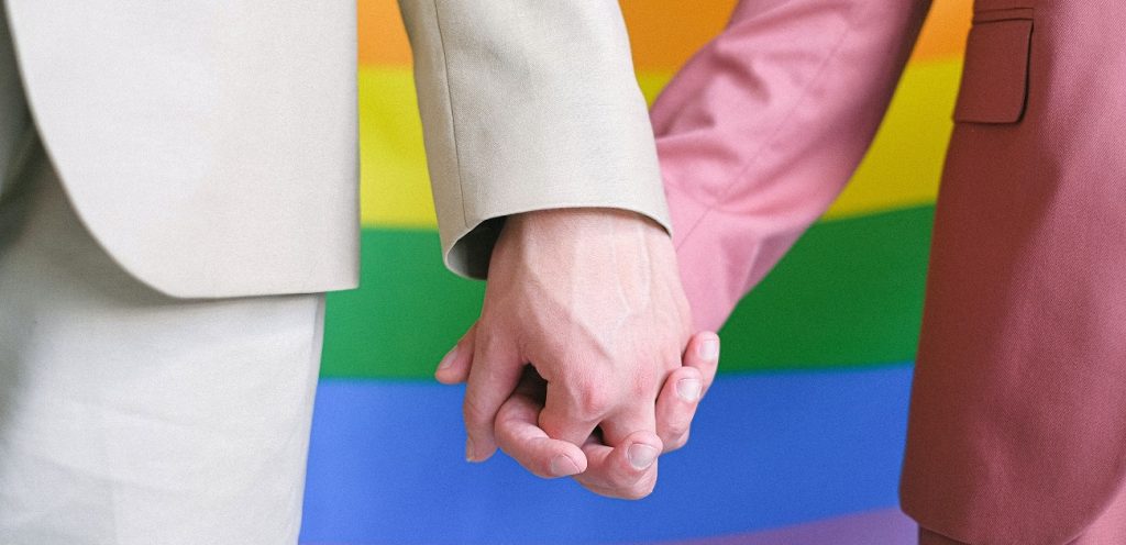 Air France anuncia que casais de homens podem tirar licença paternidade