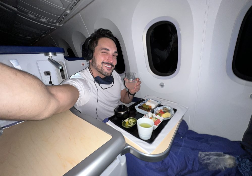 Voei na executiva da ANA da Indonésia para o Japão