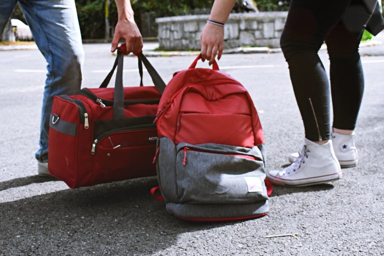 Como viajar com bagagem de mão e levar o máximo de itens