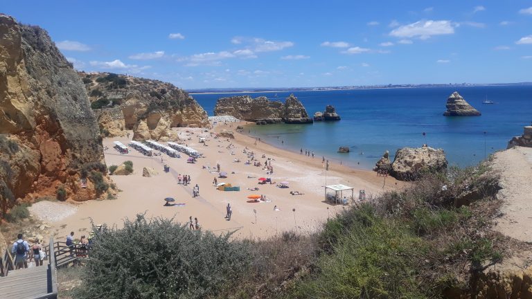 O que fazer em Lagos, destino de praia em Portugal