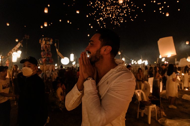 Como é o Festival das Lanternas na Tailândia