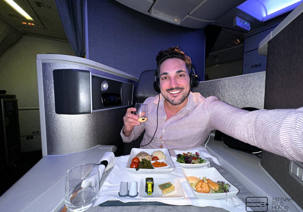 Executiva AA por R$ 2 mil e acesso gratuito à piscina no aeroporto