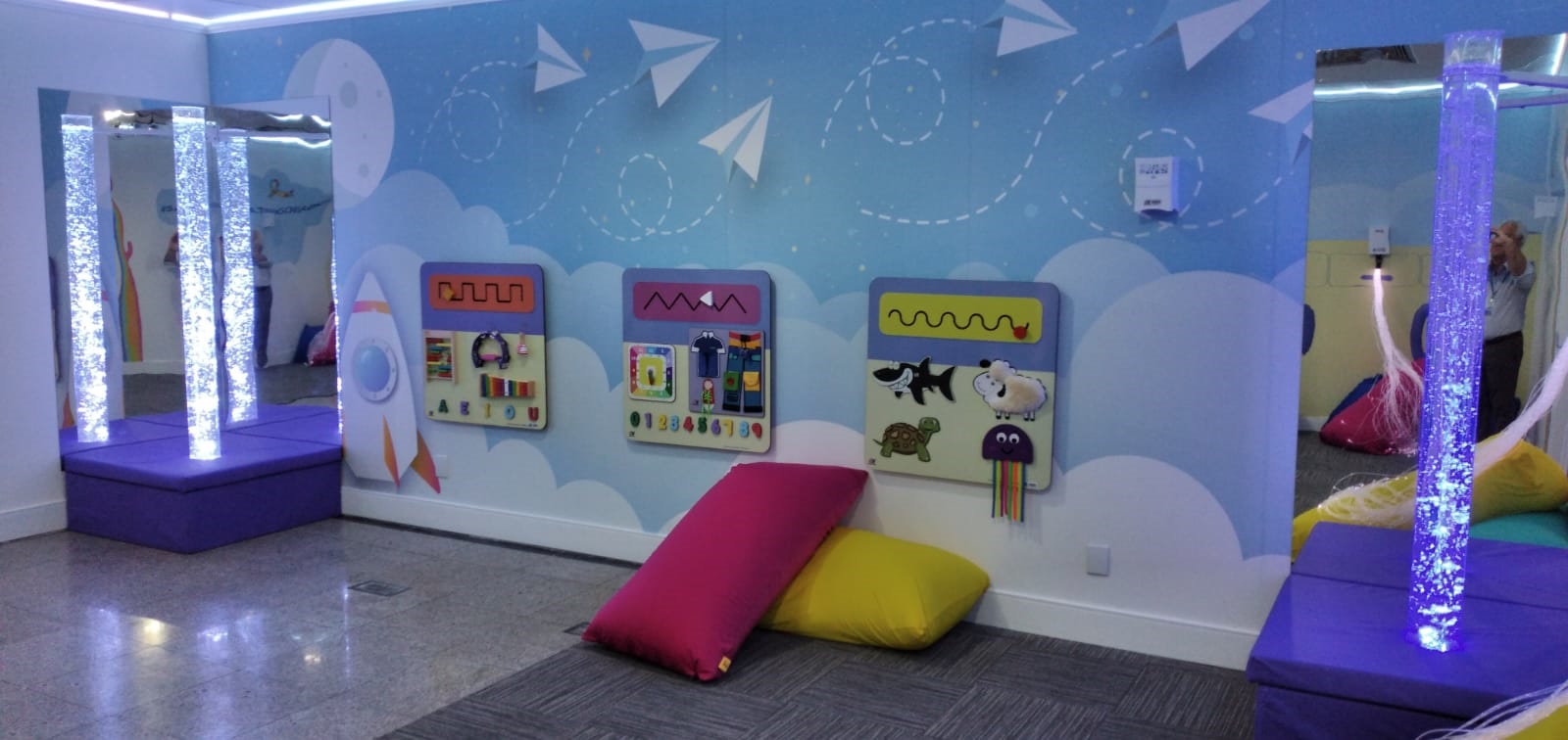 Pessoas com autismo ganham espaços especiais em aeroportos de SP e RJ