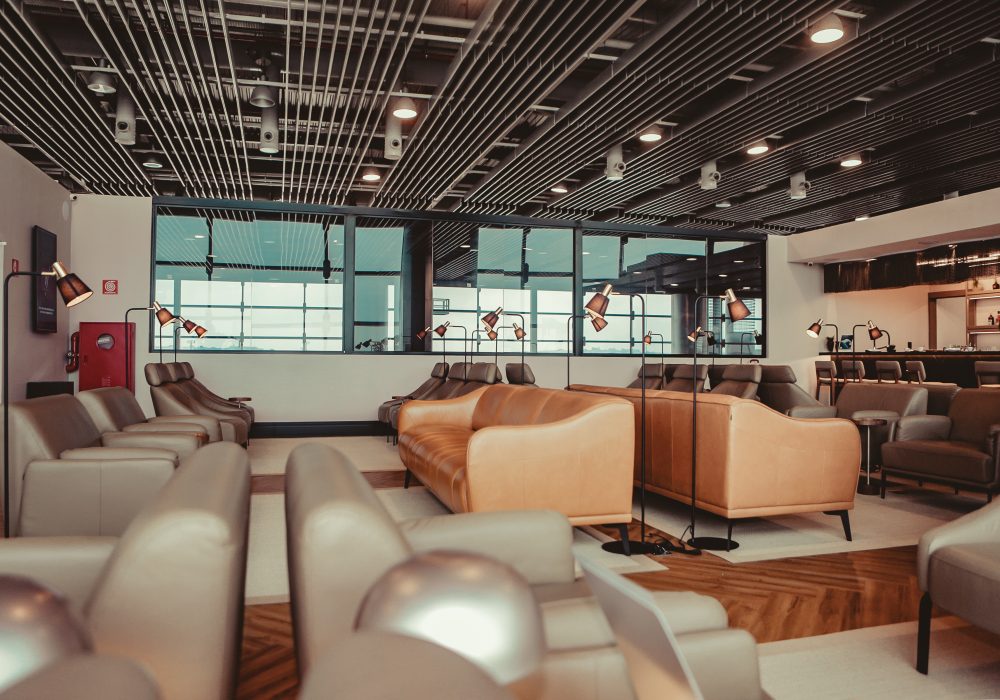 Salas VIP com seguro viagem! Assist Card dá acessos em espaços W Premium Lounge