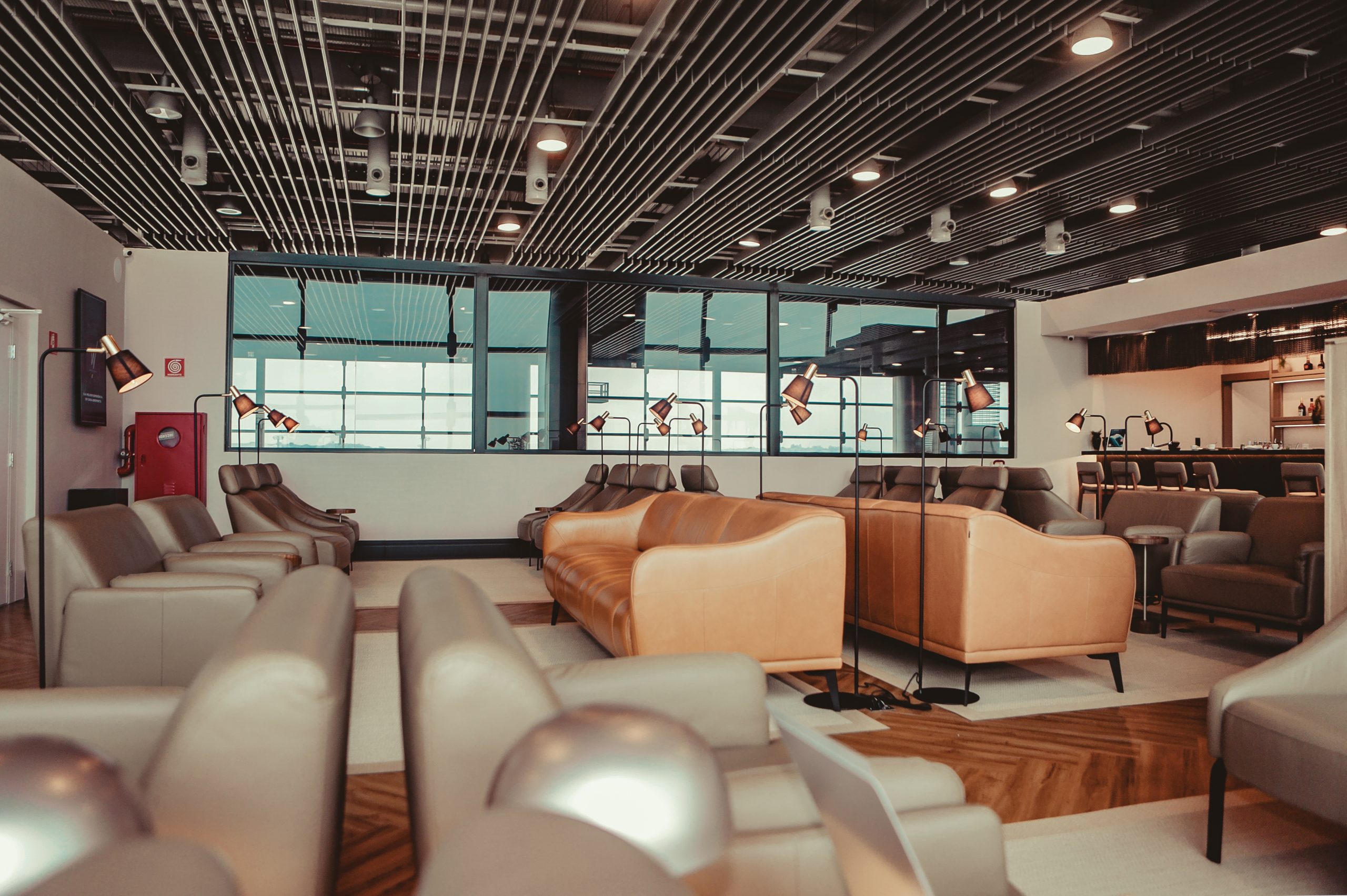 Salas VIP com seguro viagem! Assist Card dá acessos em espaços W Premium Lounge