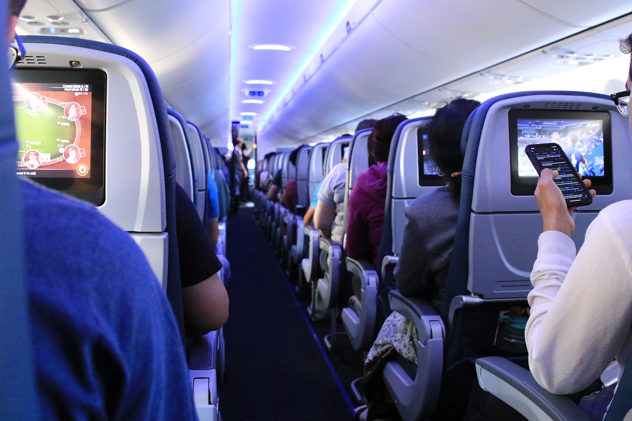 Por que companhias aéreas estão pesando passageiros?