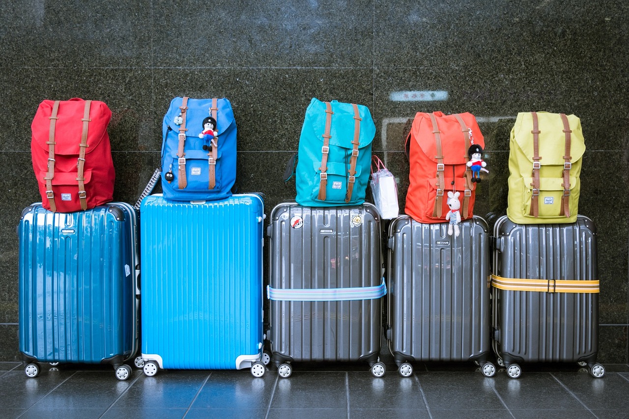 Tempo livre sem bagagens. Onde deixar as malas para aproveitar o destino?