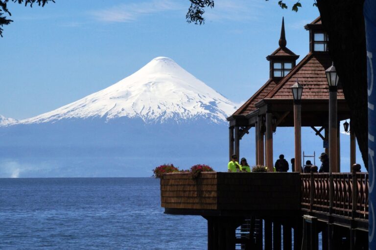 Estação de esqui em um vulcão ativo – confira esse destino de inverno no Chile