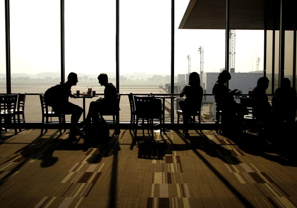 Conexão longa sem sair do aeroporto – o que fazer