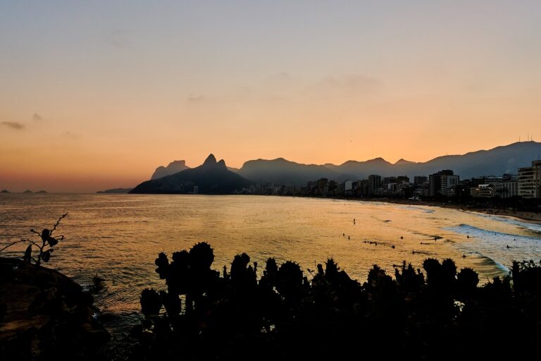 Destinos litorâneos da América do Sul para as próximas férias de verão