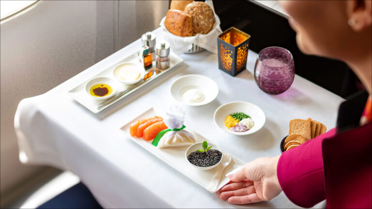 Qatar Airways passa a oferecer caviar na Classe Executiva