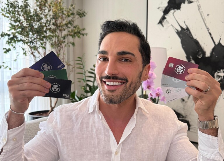 Cartão Crypto.com – cartão global em Dólar com cashback, salas VIP e muito mais