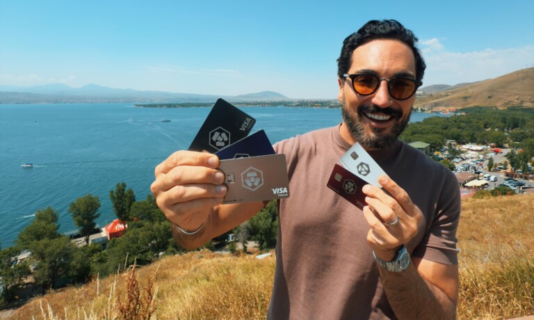 Como converter dólares digitais em dinheiro para suas viagens com Crypto.com