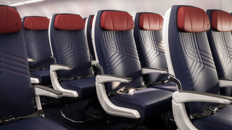 Novas cabines! Aviões A319 da LATAM serão modernizados
